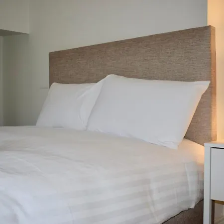 Classic 2 Bedroom Near The City Centre *